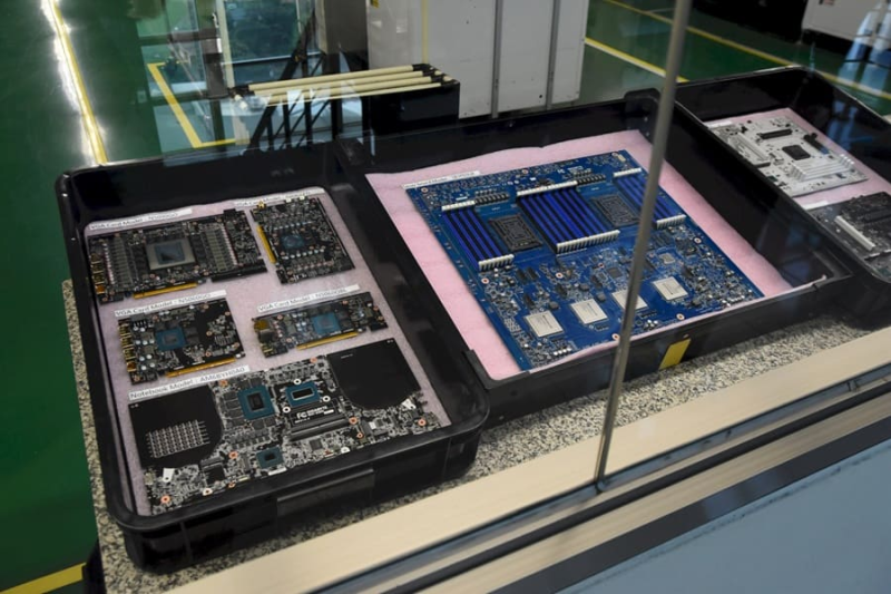 Gigabyte демонстрирует печатную плату видеокарты AMD Radeon RX 9060 XT