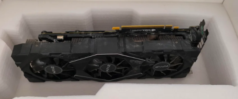 Покупаешь видеокарту RTX5090, получишь "Доширак"